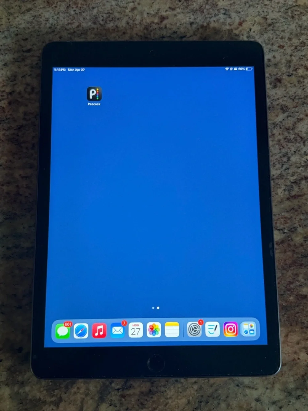 Apple 10.2in iPad (9th generation) Wi-Fi 64 GB Space Gray w/ case charger pencil
